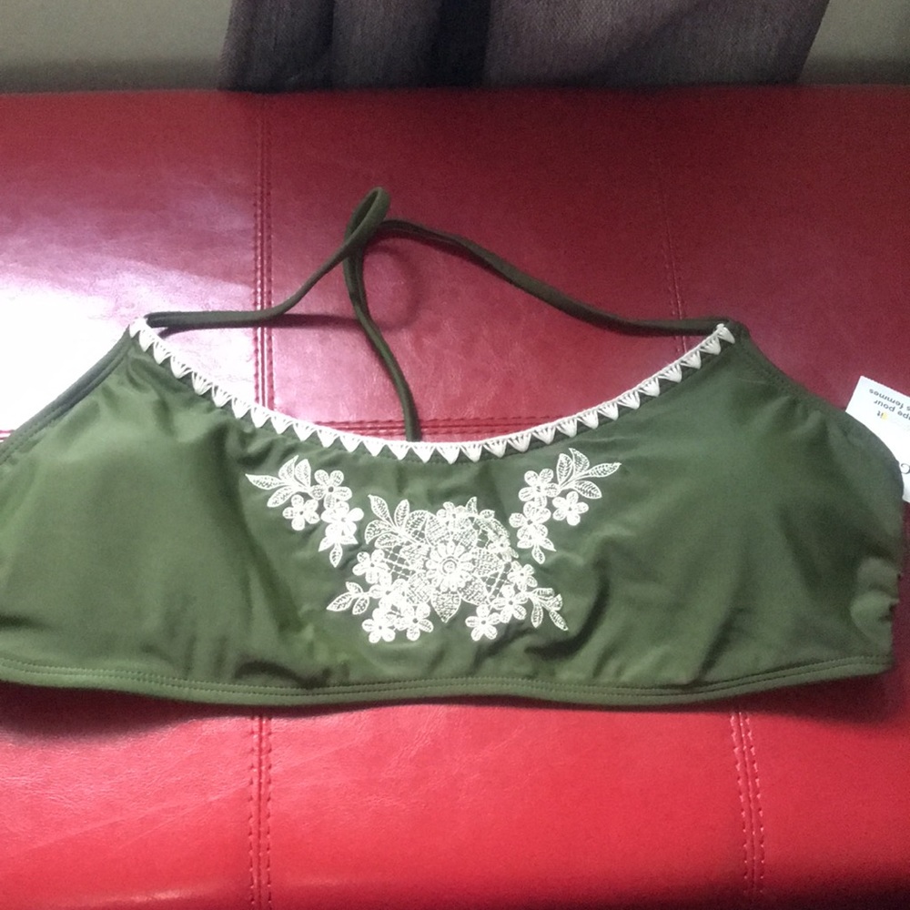 Bikini - Picture 2 of 7